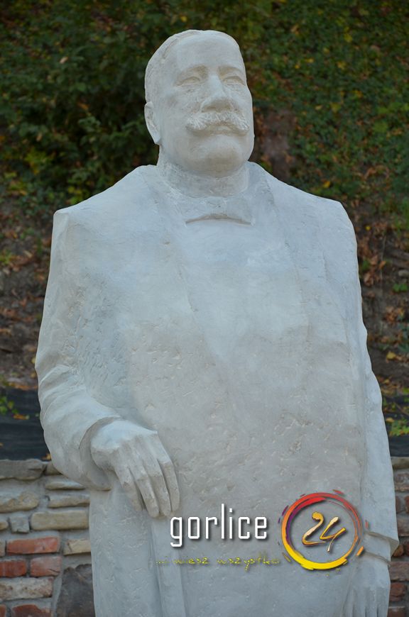 Senator ma swój pomnik