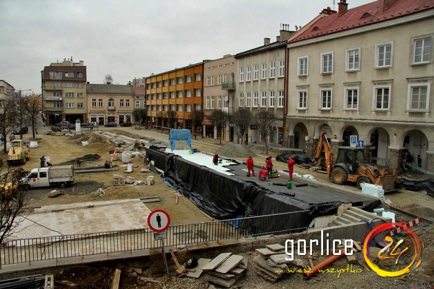 Tereskę odwrócą, a lipy zostawią i podświetlą