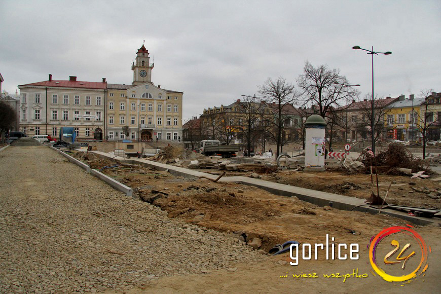 Tereskę odwrócą, a lipy zostawią i podświetlą