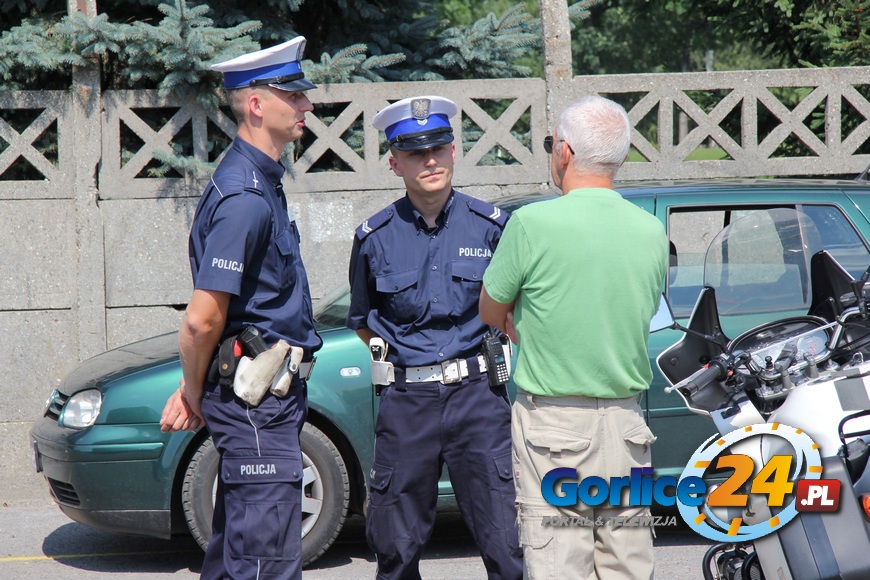 Zakręcili z talerzem na masce