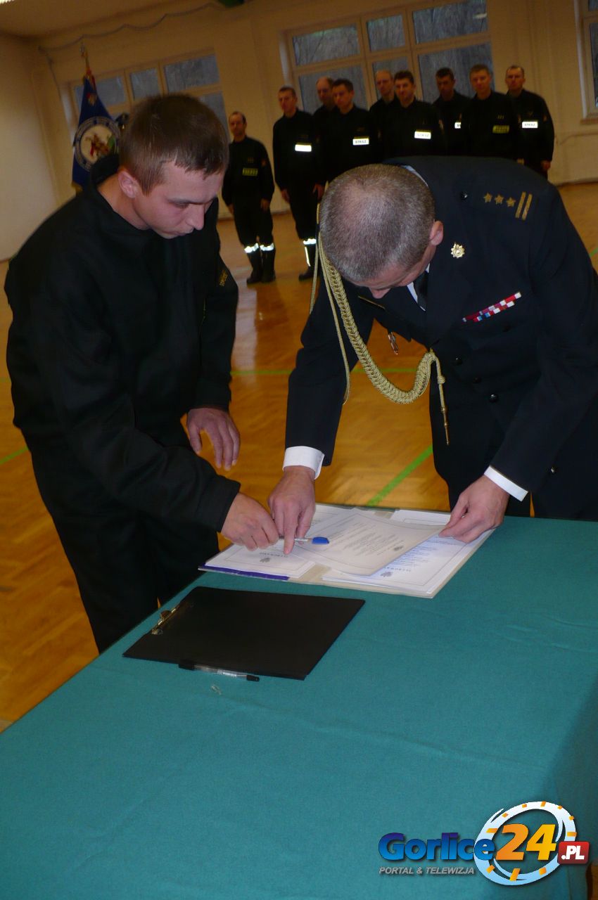 Siedmiu nowych strażaków