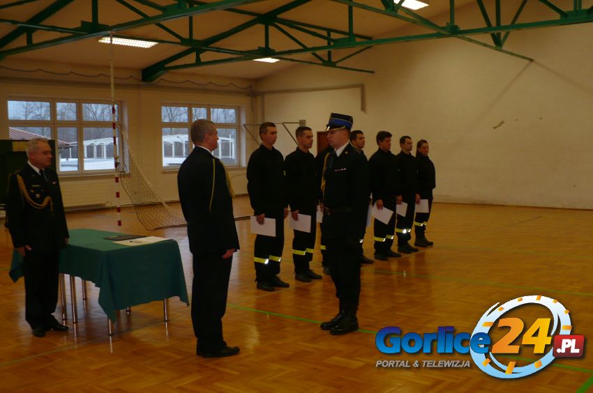 Siedmiu nowych strażaków