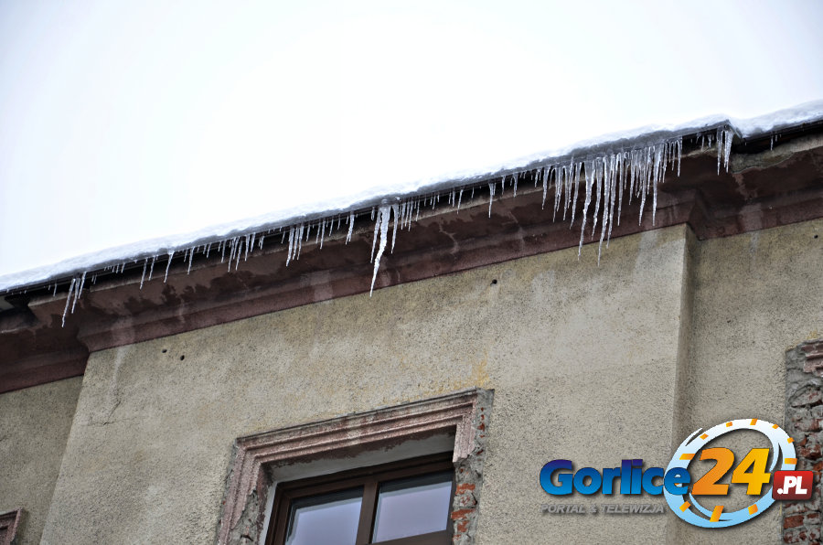 Niebezpieczne sople i śnieg