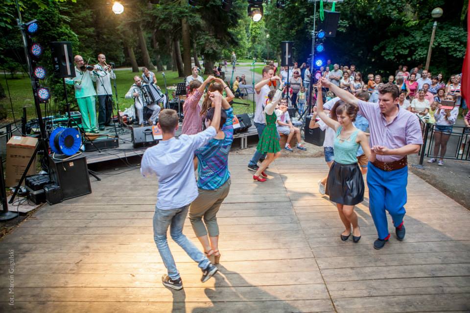 Twórcza Interpretacja Tradycji w Parku Miejskim