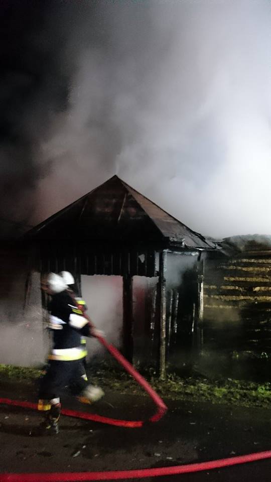 Trudna noc strażaków