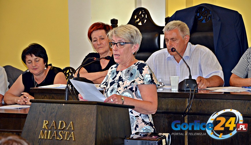 Organ raz bladł, raz czerwieniał