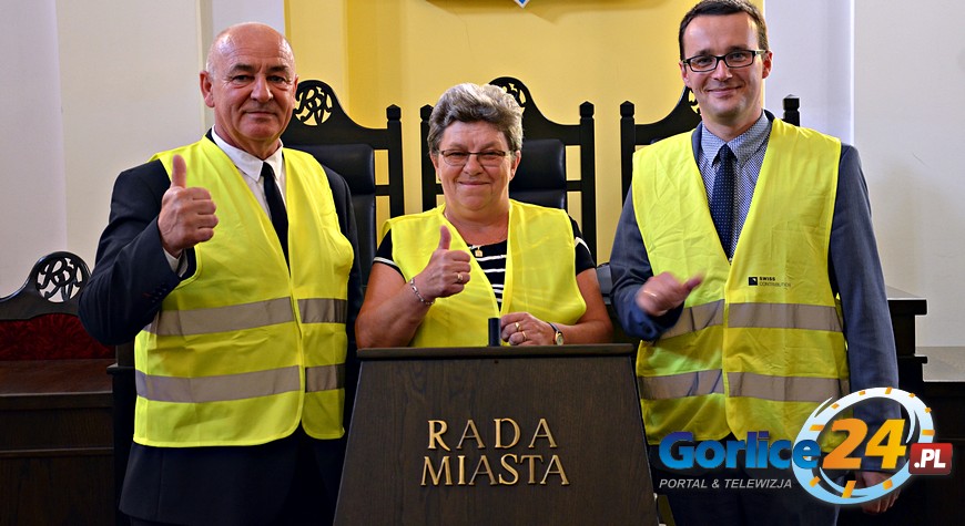 Organ raz bladł, raz czerwieniał