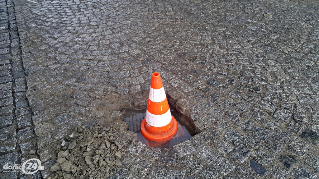 Kolejne dziury i zapadliska na ulicach