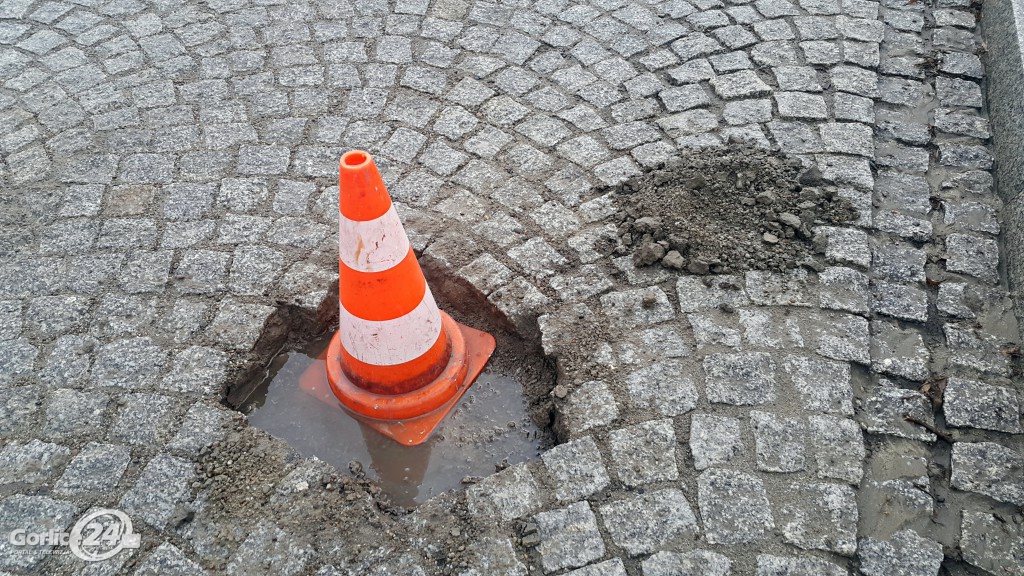 Kolejne dziury i zapadliska na ulicach