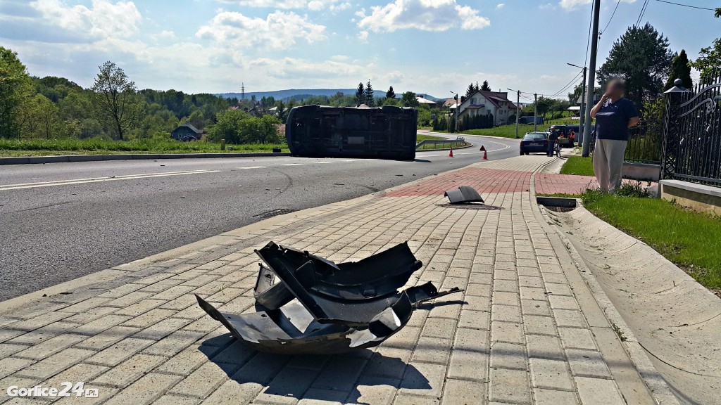 Gorlice: czołowe zderzenie VW i Mercedes