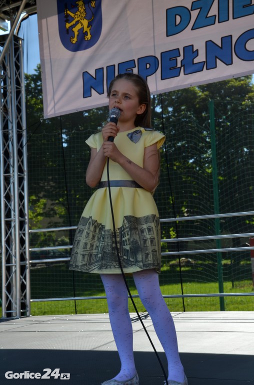 Niepełnosprawni, żonkile i Andre