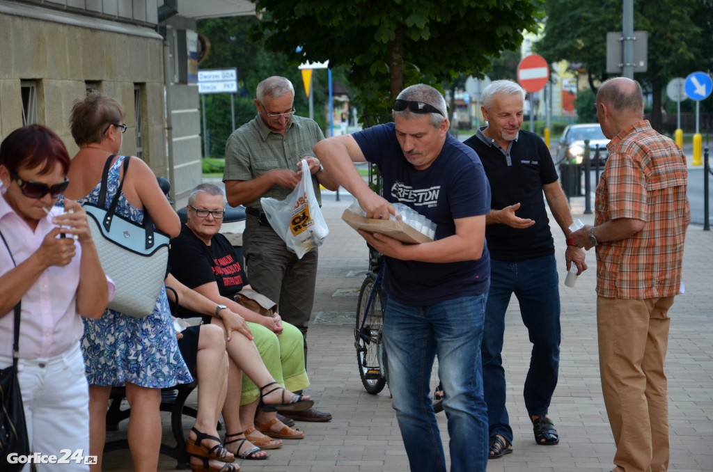 Gorlice: pikieta KOD pod Sądem