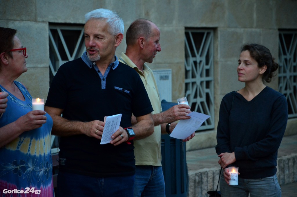 Gorlice: pikieta KOD pod Sądem