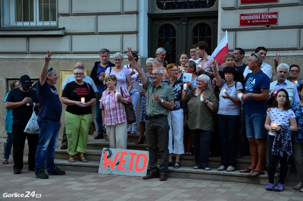 Gorlice: pikieta KOD pod Sądem