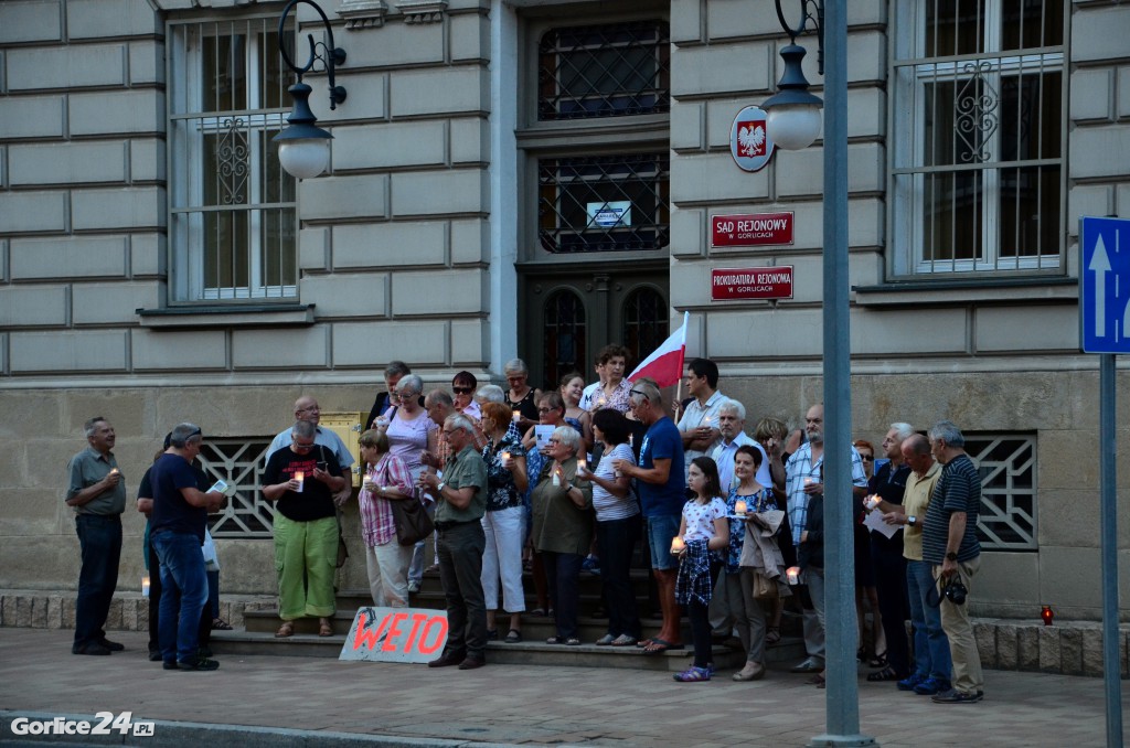 Gorlice: pikieta KOD pod Sądem