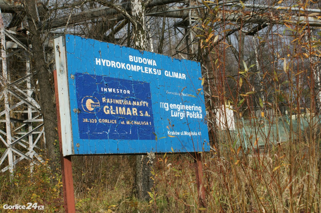 Wyciek kwasu na terenie byłej rafinerii