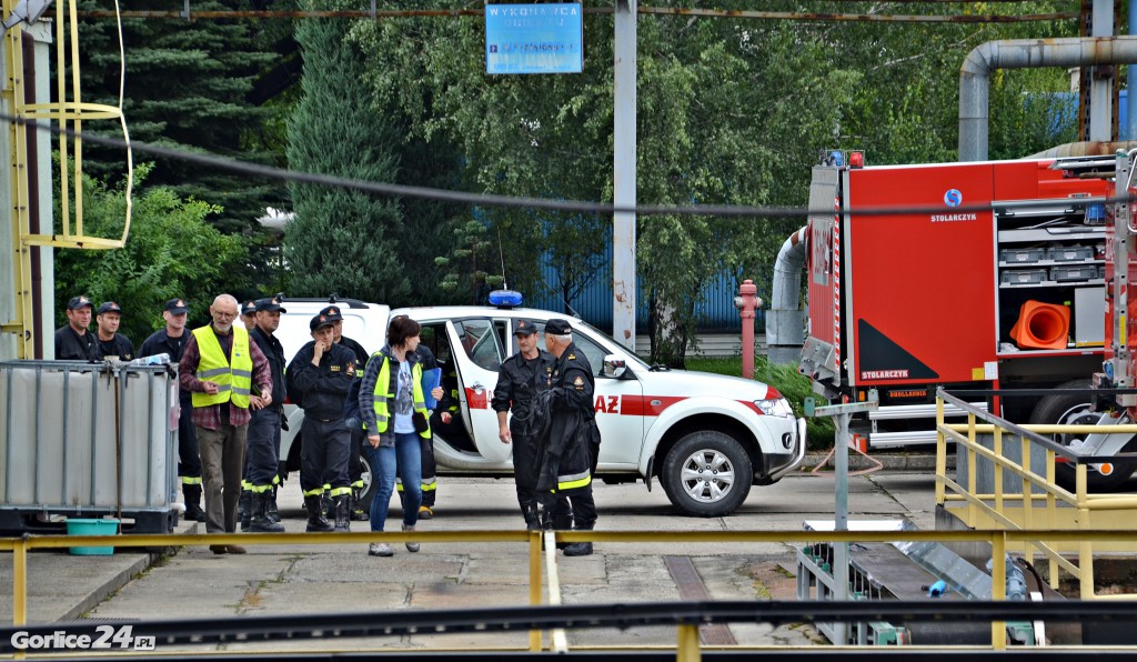 Wyciek kwasu na terenie byłej rafinerii