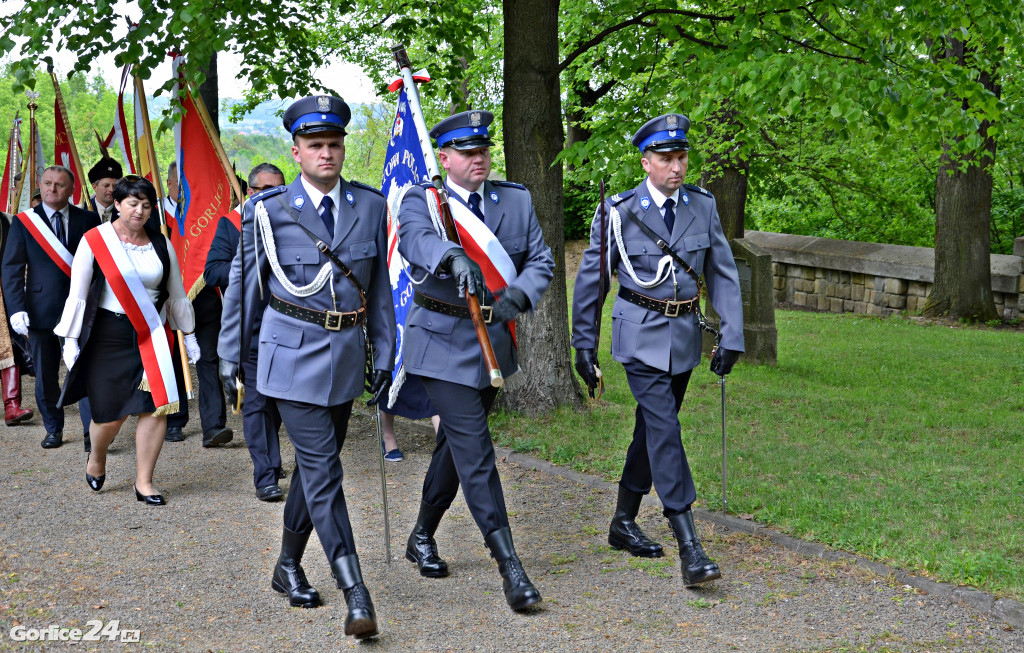 Hołd poległym na cmentarzu nr 91