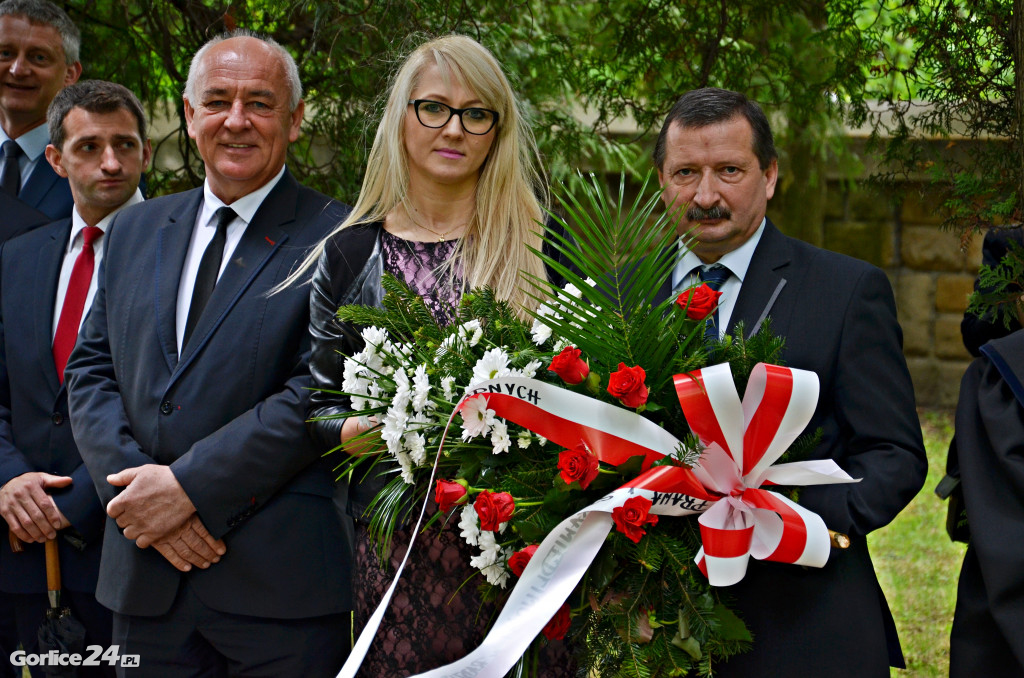 Hołd poległym na cmentarzu nr 91