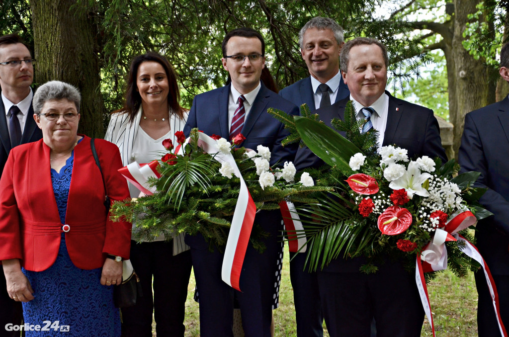 Hołd poległym na cmentarzu nr 91