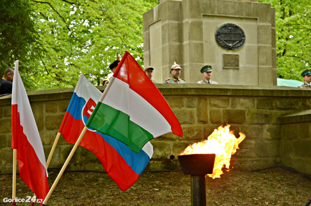 Hołd poległym na cmentarzu nr 91