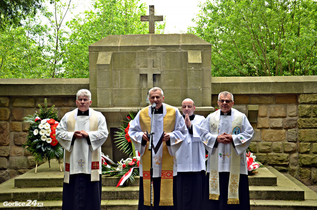 Hołd poległym na cmentarzu nr 91