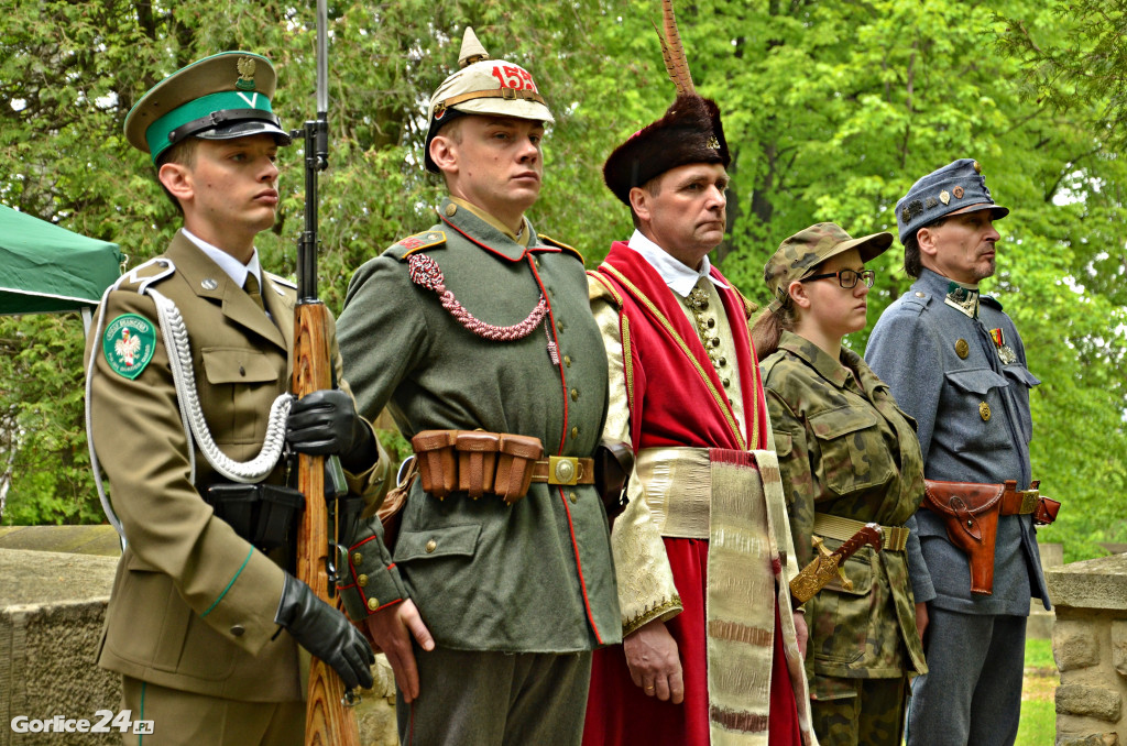 Hołd poległym na cmentarzu nr 91