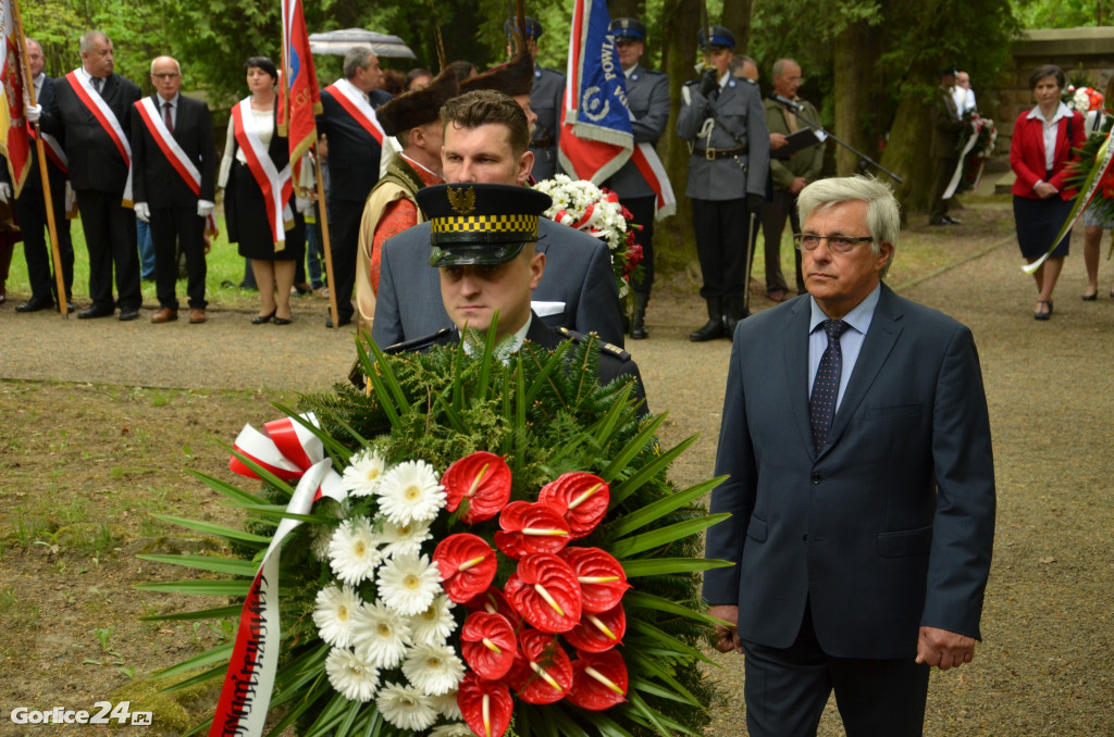 Hołd poległym na cmentarzu nr 91