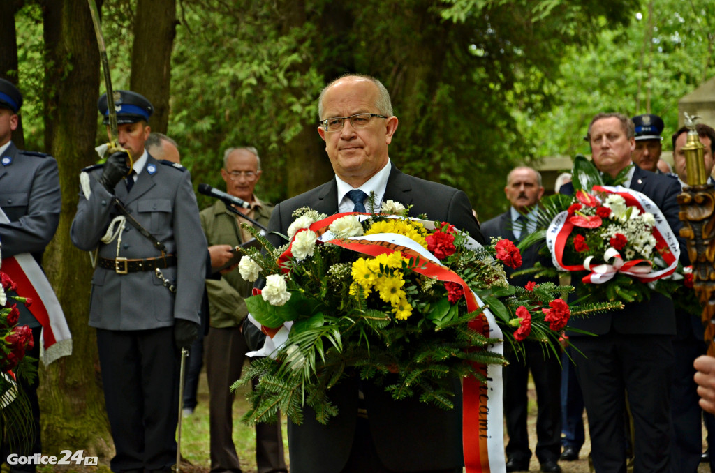 Hołd poległym na cmentarzu nr 91