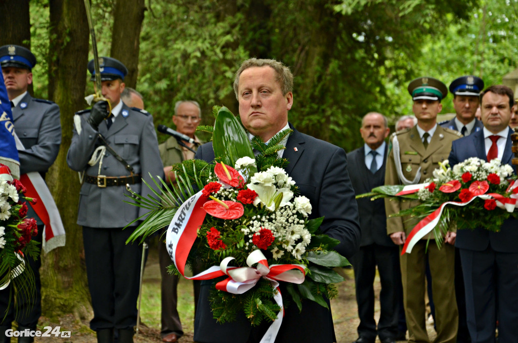 Hołd poległym na cmentarzu nr 91