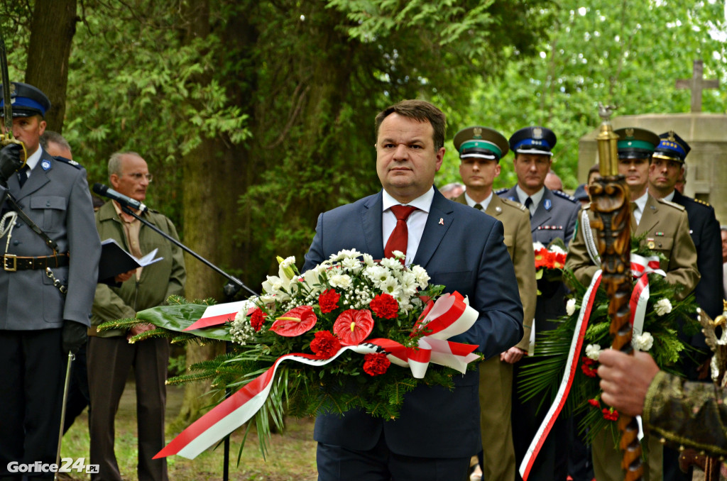 Hołd poległym na cmentarzu nr 91