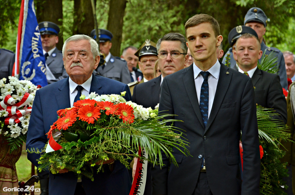Hołd poległym na cmentarzu nr 91