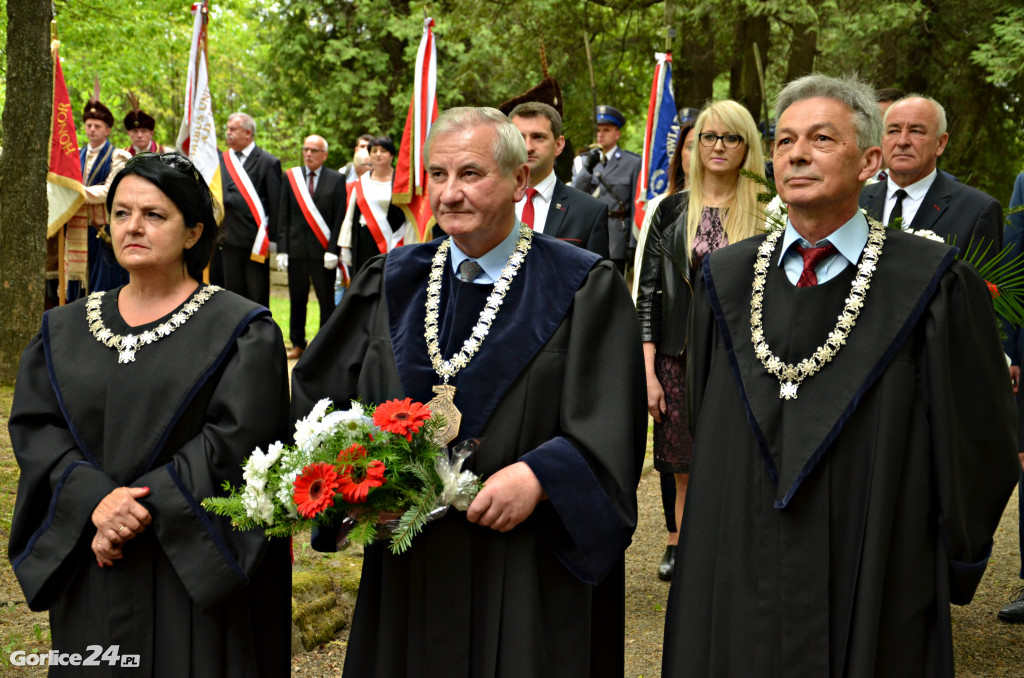 Hołd poległym na cmentarzu nr 91