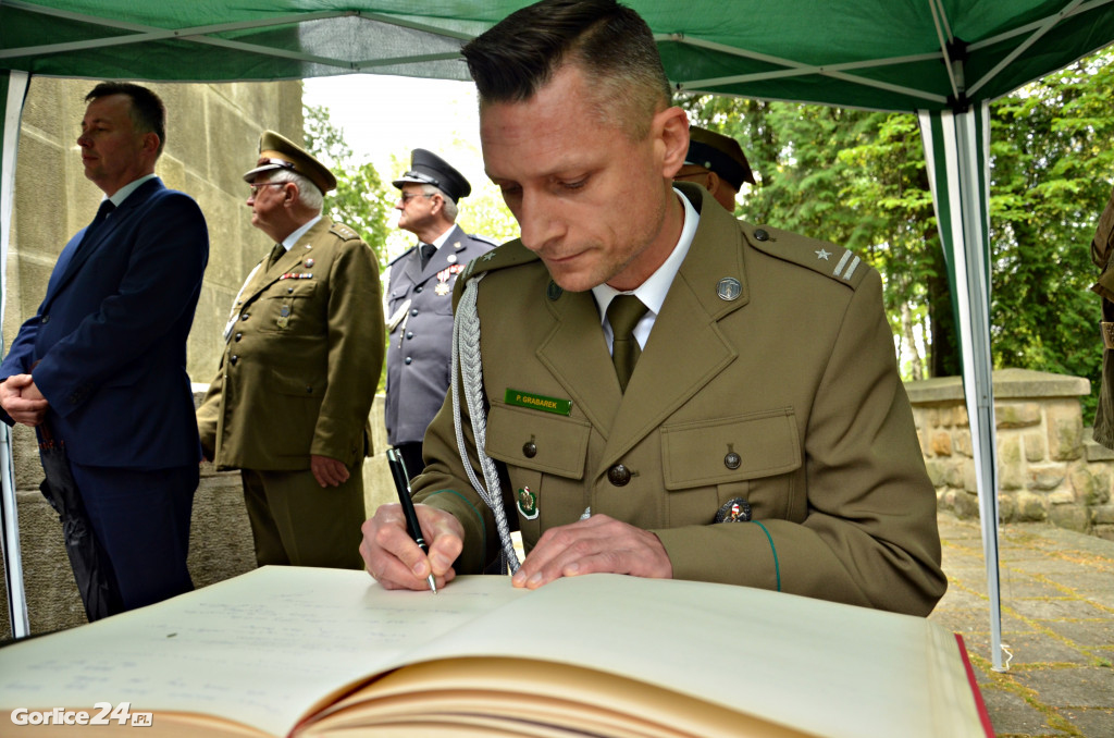 Hołd poległym na cmentarzu nr 91