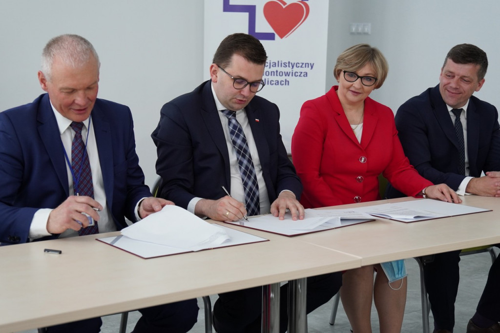 2 miliony dla szpitala - konferencja