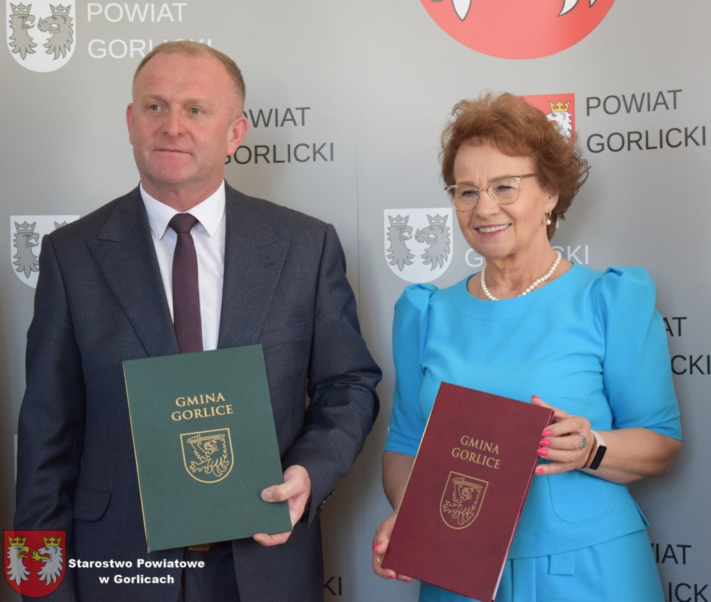 Podpisanie umów na dwie powiatowe inwestycje
