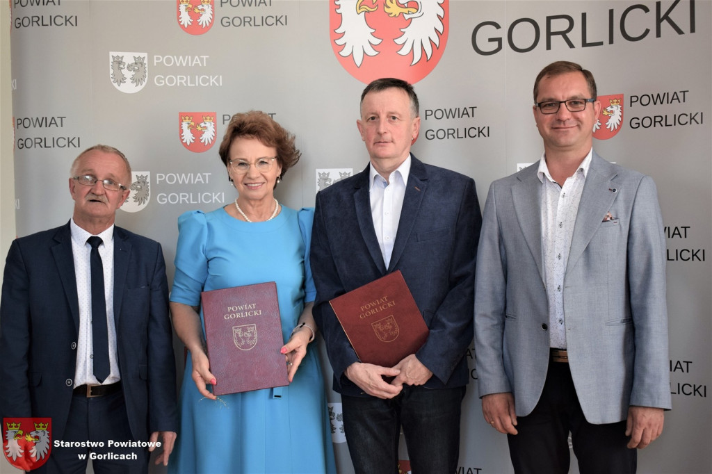 Podpisanie umów na dwie powiatowe inwestycje