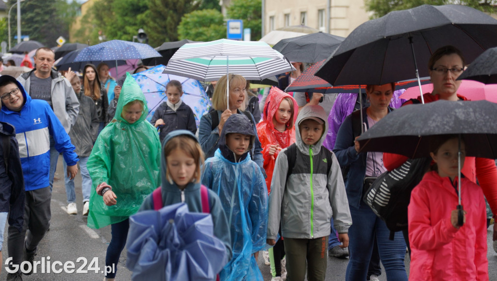 Mimo złej pogody ruszyli na pielgrzymkę