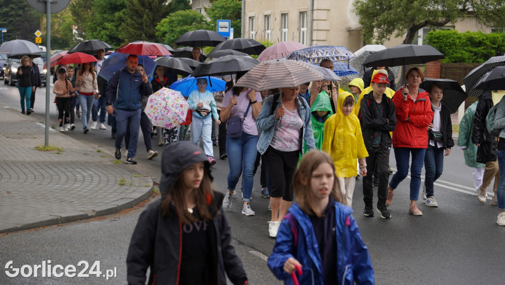 Mimo złej pogody ruszyli na pielgrzymkę