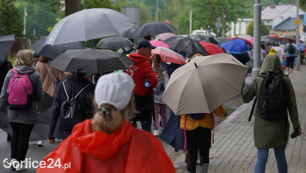 Mimo złej pogody ruszyli na pielgrzymkę