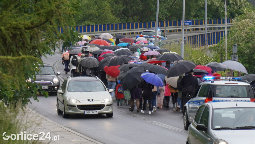 Mimo złej pogody ruszyli na pielgrzymkę