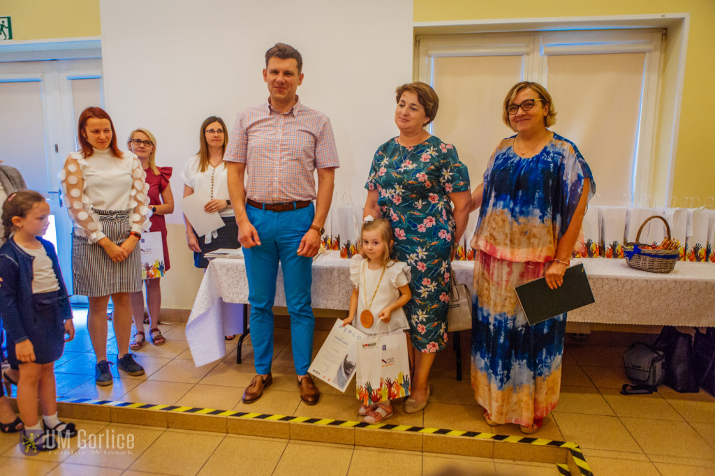 Dzieci tworzą mówiące i świecące lampy naftowe!