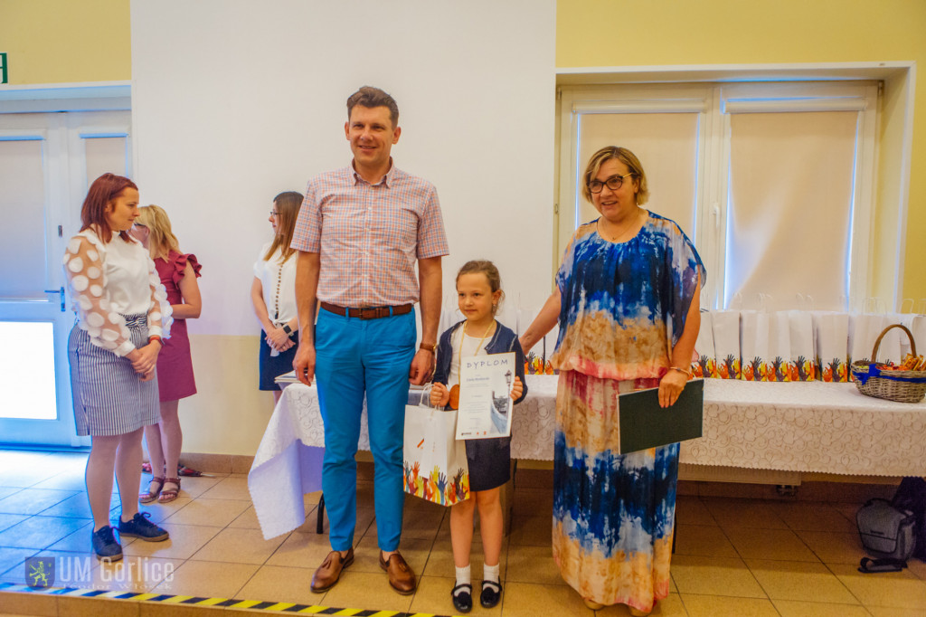 Dzieci tworzą mówiące i świecące lampy naftowe!