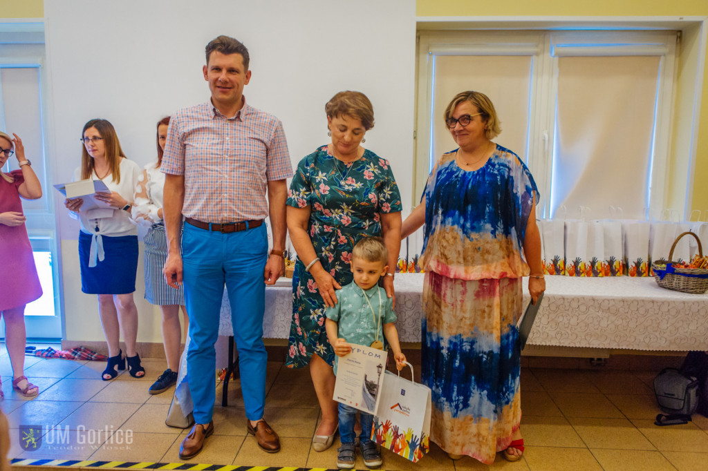 Dzieci tworzą mówiące i świecące lampy naftowe!