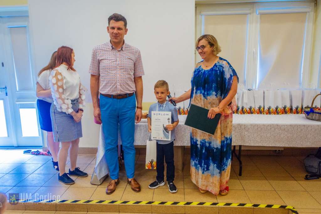 Dzieci tworzą mówiące i świecące lampy naftowe!