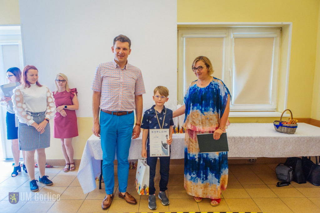 Dzieci tworzą mówiące i świecące lampy naftowe!