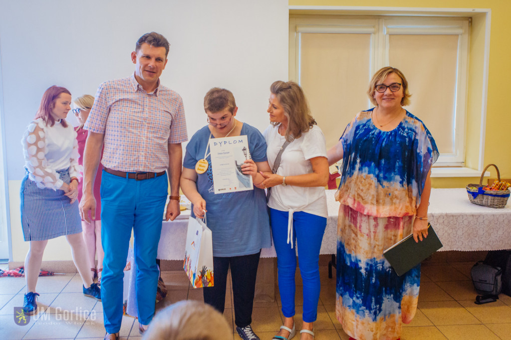 Dzieci tworzą mówiące i świecące lampy naftowe!