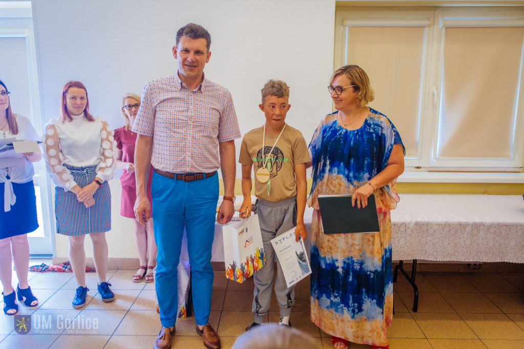 Dzieci tworzą mówiące i świecące lampy naftowe!
