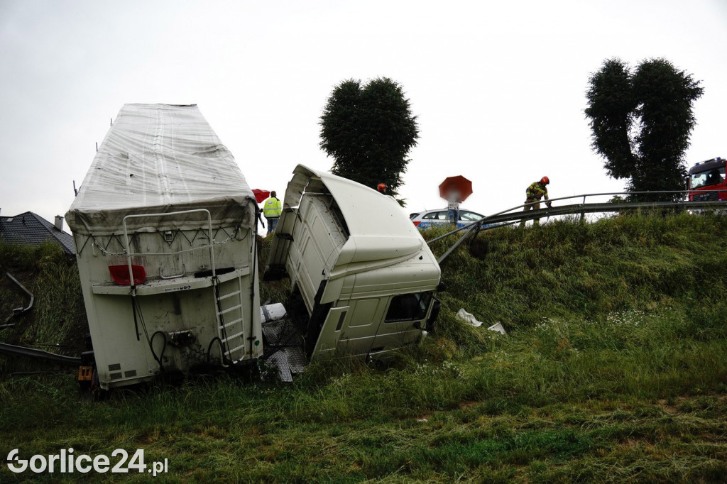 Łużna. TIR wypadł z drogi 28.06.