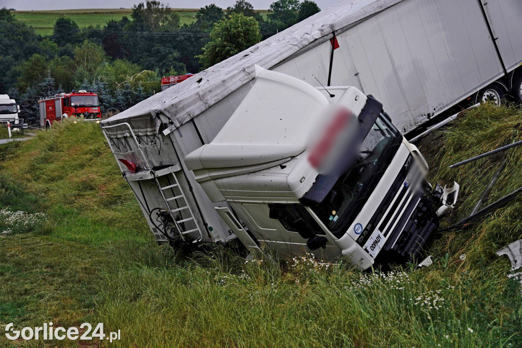 Łużna. TIR wypadł z drogi 28.06.